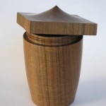puriri box with thread